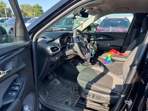 Used 2022 Chevrolet TrailBlazer LT w/ Convenience Package AWD/4WD image 9