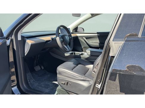 Used 2024 Tesla Model Y Long Range AWD/4WD image 10