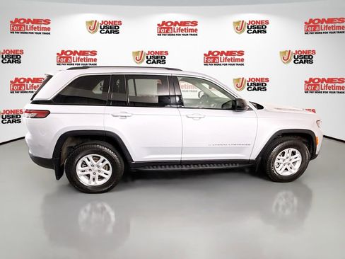 Used 2023 Jeep Grand Cherokee Laredo w/ Luxury Tech Group I AWD/4WD image 17