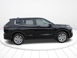 New 2025 Mitsubishi Outlander ES video 3