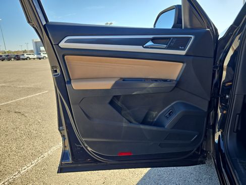 Certified 2021 Volkswagen Atlas Cross Sport SEL Premium image 25