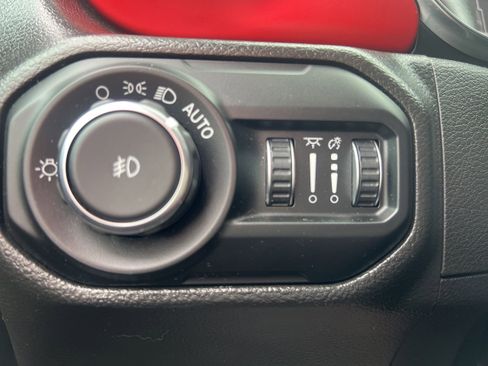 Used 2022 Jeep Wrangler Rubicon AWD/4WD image 23