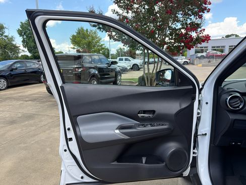 Certified 2024 Nissan Kicks SR w/ SR Premium Package FWD image 9