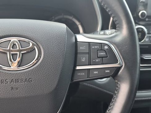 Used 2021 Toyota Highlander XLE FWD image 12