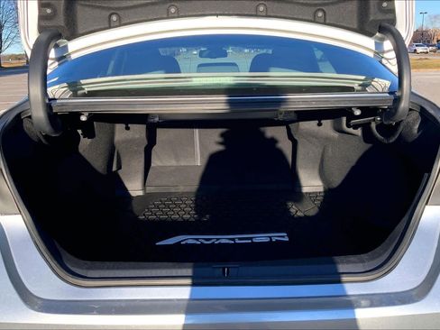 Used 2020 Toyota Avalon XLE image 33