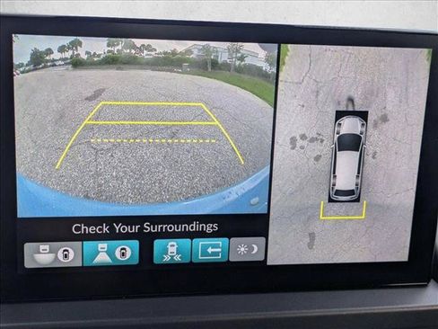 Used 2025 Honda Pilot TrailSport image 12