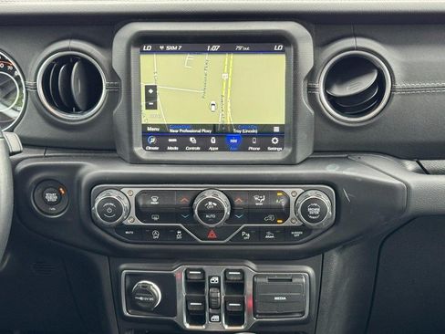 Used 2021 Jeep Gladiator Overland w/ Popular Equipment Package AWD/4WD image 13