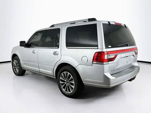Used 2016 Lincoln Navigator Select RWD image 4