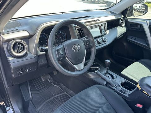 Used 2018 Toyota RAV4 LE FWD image 18