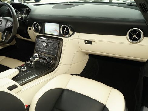 Used 2011 Mercedes-Benz SLS AMG Coupe image 14