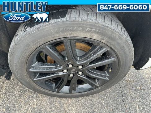 Used 2022 Ford Edge ST-Line w/ Class II Trailer Tow Package image 8