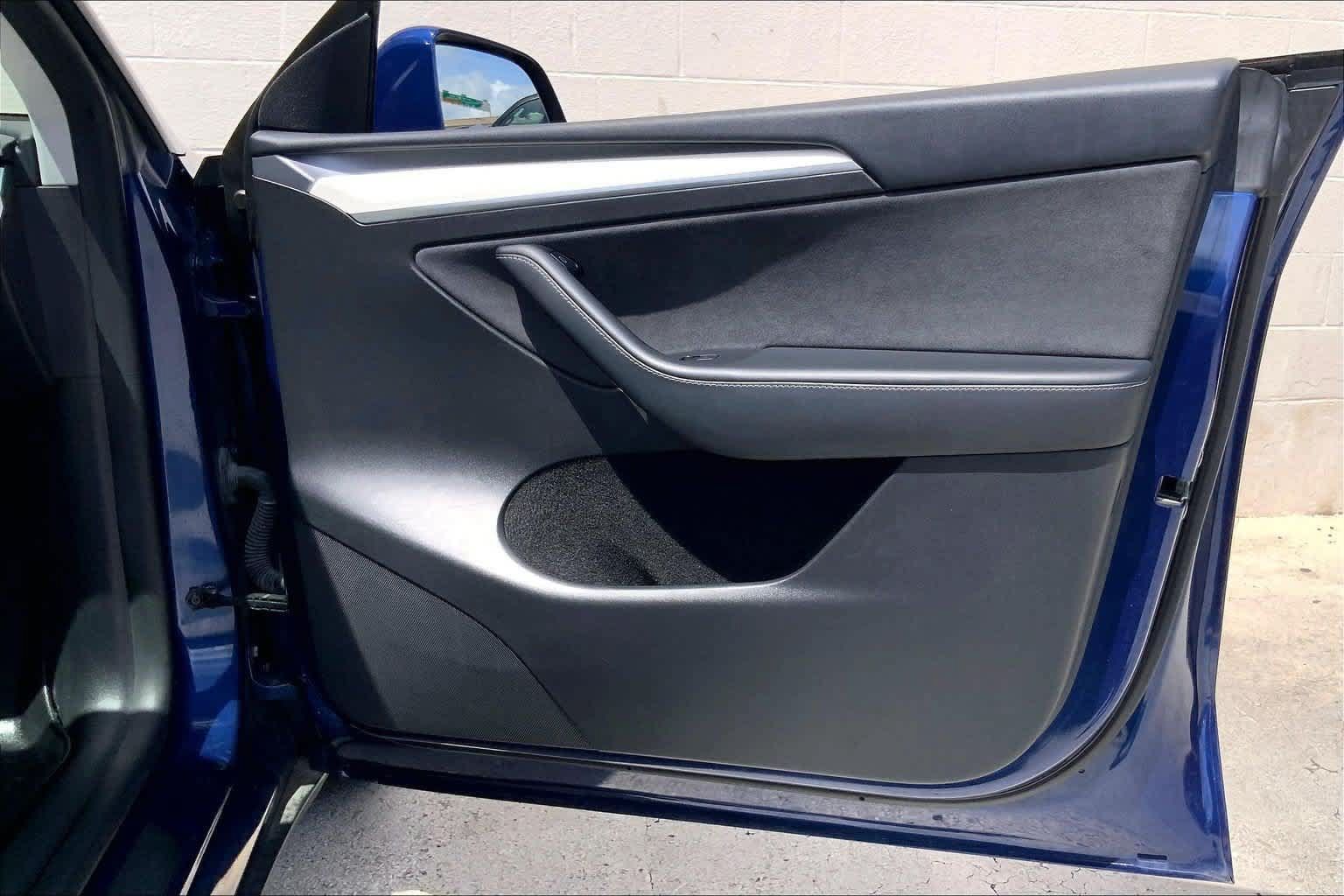 Used 2023 Tesla Model Y Long Range AWD/4WD image 28