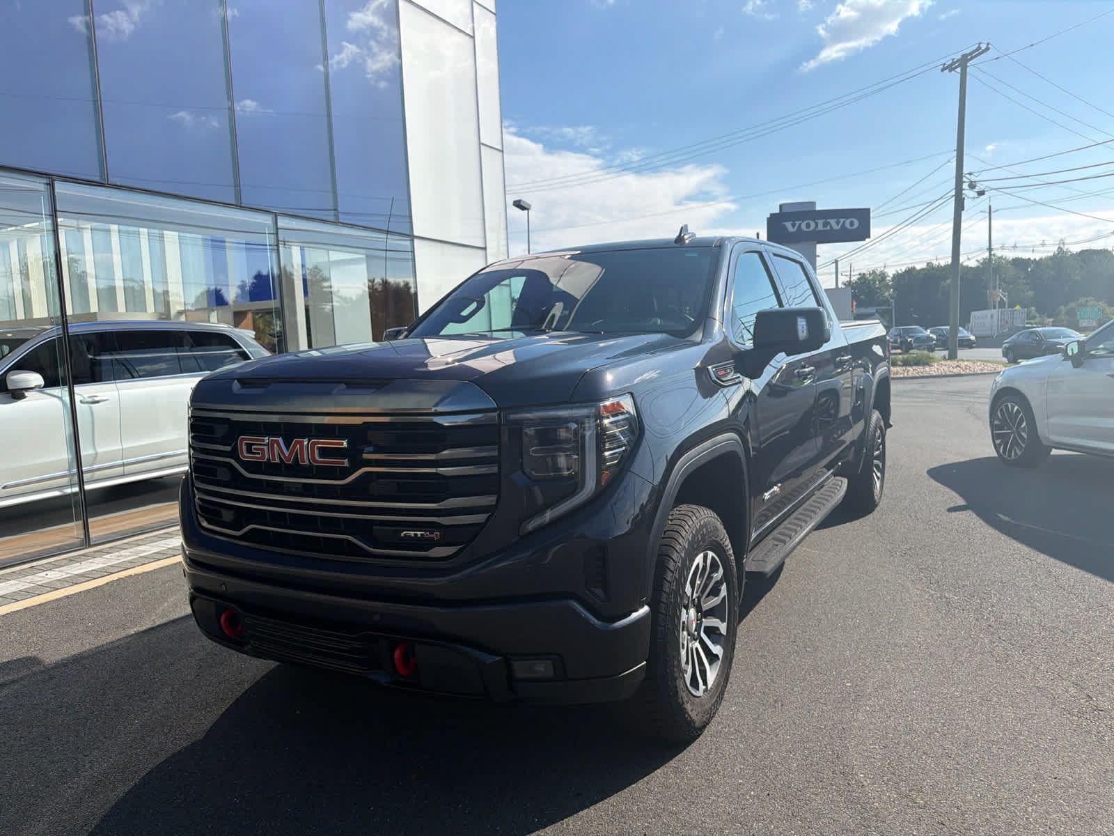 Used 2022 GMC Sierra 1500 AT4 w/ Technology Package AWD/4WD image 9