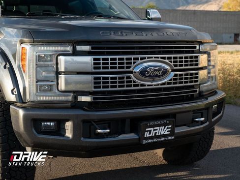 Used 2017 Ford F250 Platinum w/ Platinum Ultimate Package image 3