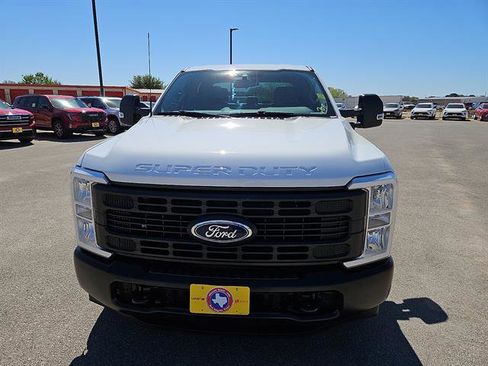Used 2025 Ford F250 XL image 8