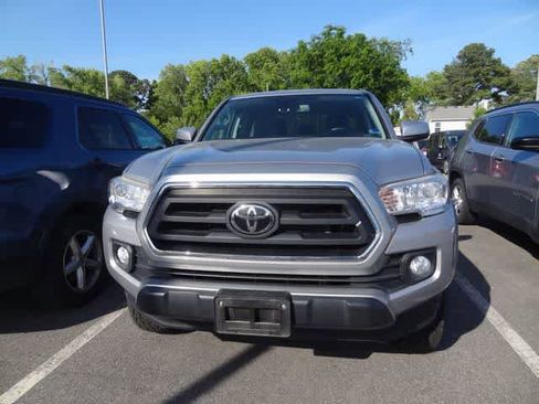 Used 2020 Toyota Tacoma SR5 AWD/4WD image 2