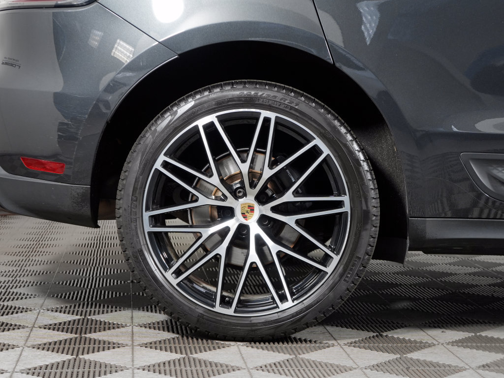 Certified 2023 Porsche Macan Turbo AWD/4WD image 16