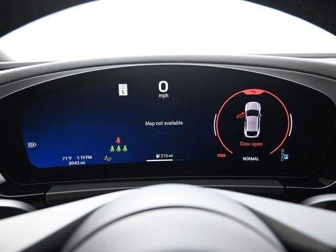 Used 2025 Porsche Macan Electric image 8