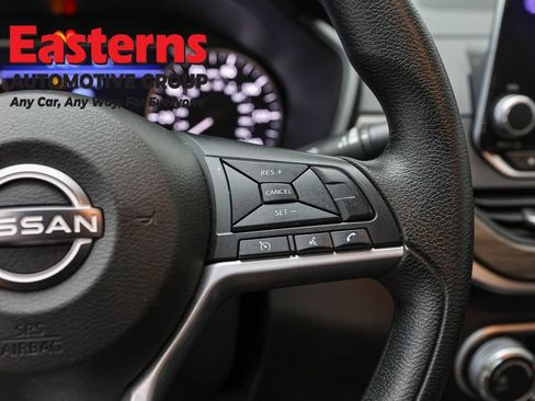 Used 2025 Nissan Altima 2.5 SV FWD image 16