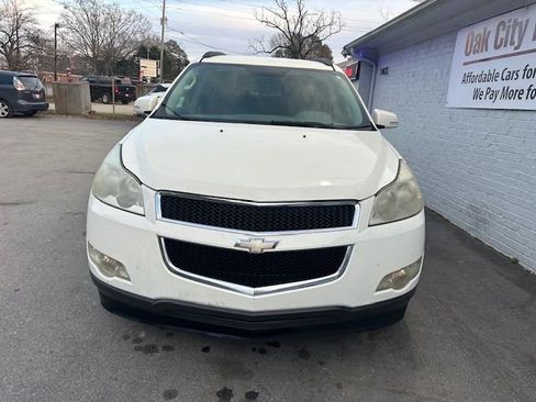 Used 2011 Chevrolet Traverse LT image 3