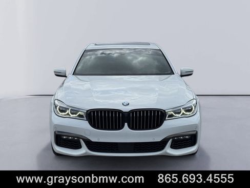Used 2018 BMW 750i RWD image 8