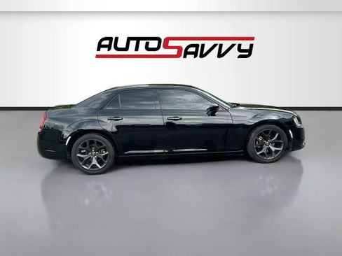 Used 2022 Chrysler 300 Touring w/ Sport Appearance Package RWD image 8