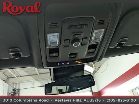 Used 2023 GMC Yukon XL SLT w/ SLT Premium Package image 29