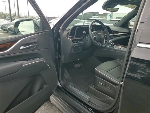 Certified 2022 Cadillac Escalade Premium Luxury image 12