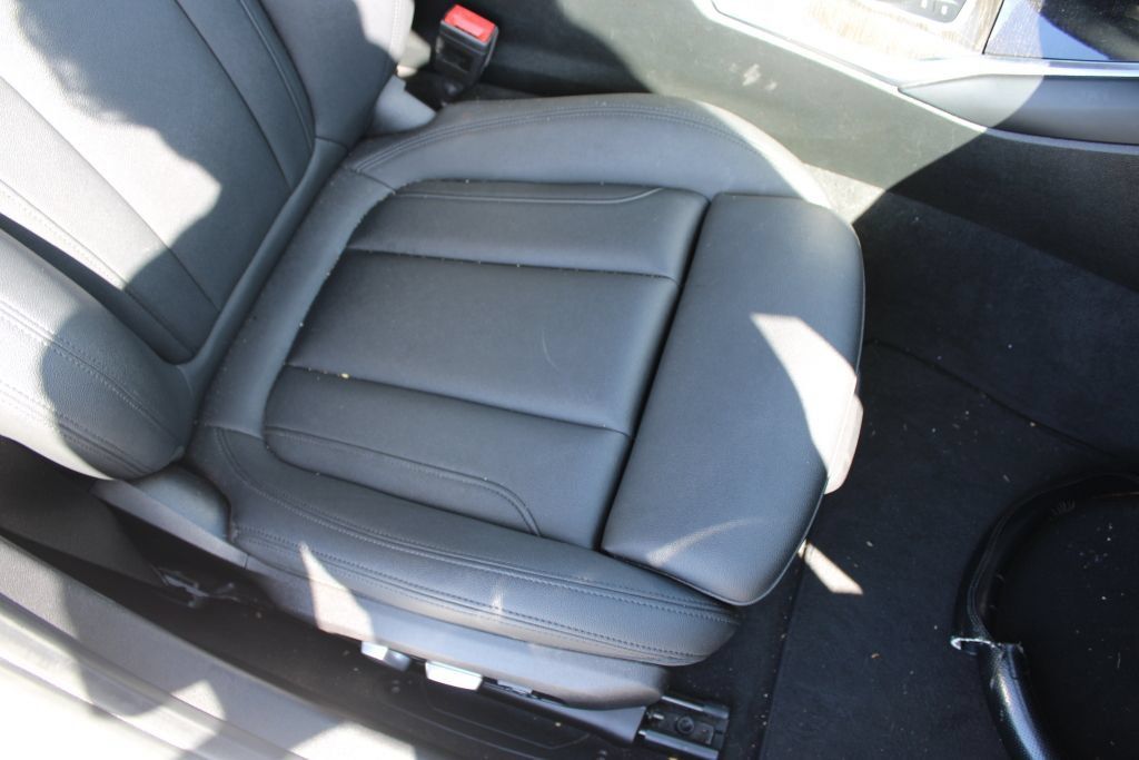 Used 2021 BMW 330i Sedan w/ M Sport Package RWD image 14