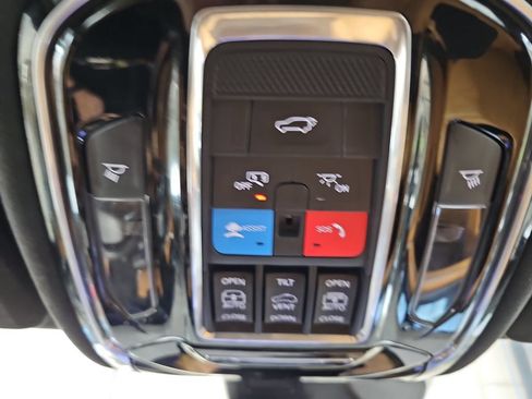 Used 2022 Jeep Grand Cherokee Summit AWD/4WD image 21
