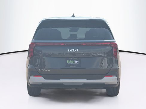 Used 2026 Kia Carnival FWD image 7