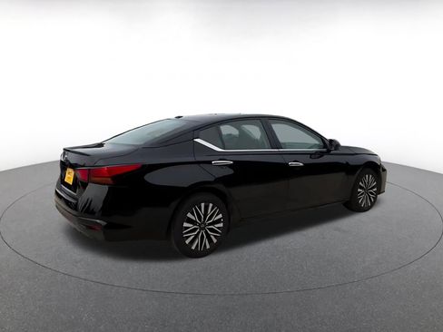 Used 2025 Nissan Altima 2.5 SV FWD image 15