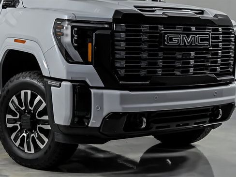Used 2026 GMC Sierra 2500 Denali Ultimate AWD/4WD image 2