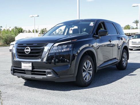 Used 2025 Nissan Pathfinder S FWD image 8