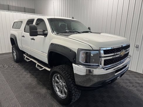 Used 2011 Chevrolet Silverado 2500 LT AWD/4WD image 2