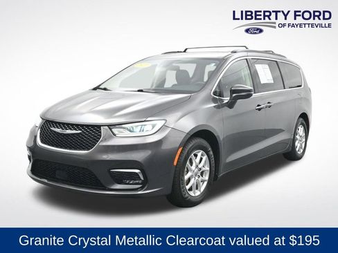 Used 2022 Chrysler Pacifica Touring-L image 1