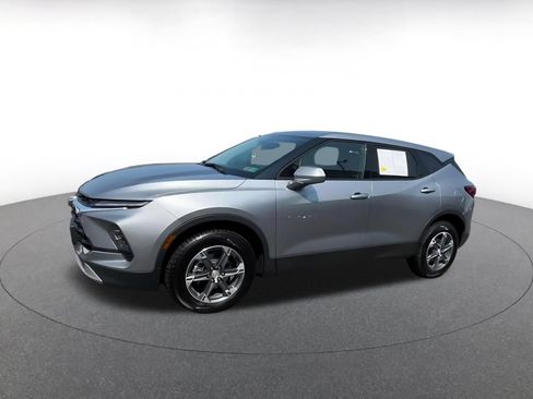 Used 2025 Chevrolet Blazer LT FWD image 7