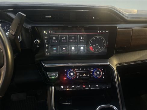 Used 2025 GMC Sierra 2500 Denali Ultimate w/ Snow Plow Prep/Camper Package image 15