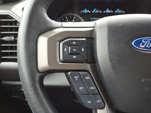 Used 2020 Ford Expedition XLT image 13