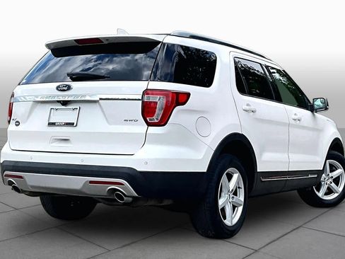 Used 2017 Ford Explorer XLT AWD/4WD image 13
