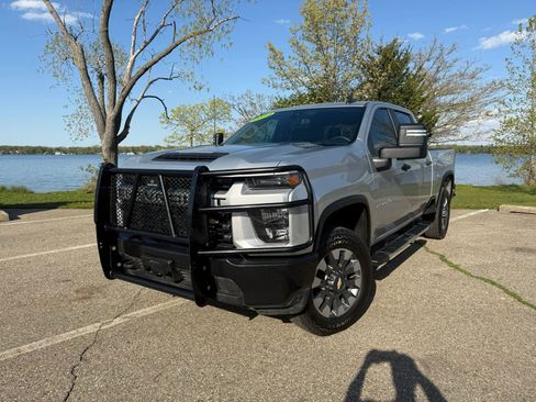 Used 2022 Chevrolet Silverado 2500 Custom w/ Gooseneck/5TH Wheel Package AWD/4WD image 2