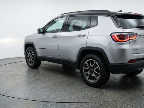 Used 2025 Jeep Compass Trailhawk AWD/4WD image 6