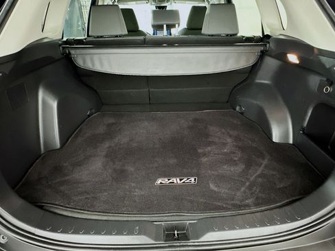 Used 2021 Toyota RAV4 XLE image 31