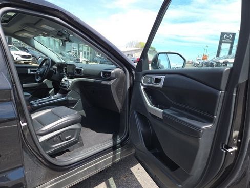 Used 2022 Ford Explorer XLT AWD/4WD image 15