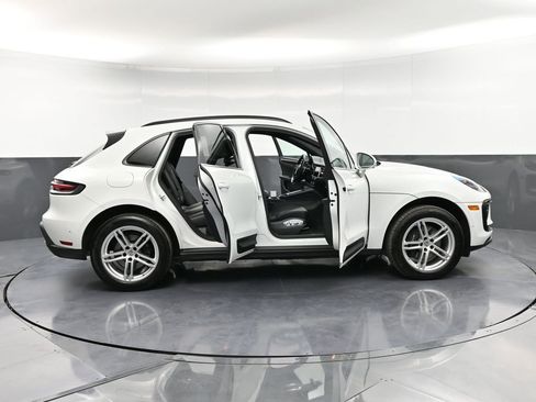 Certified 2022 Porsche Macan AWD/4WD image 35
