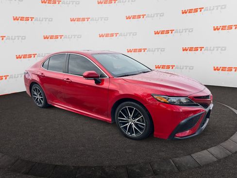 Used 2021 Toyota Camry SE w/ Cold Weather Package AWD/4WD image 7