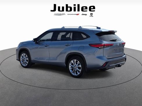 Used 2023 Toyota Highlander Limited AWD/4WD image 4