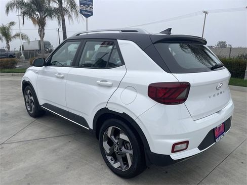 Used 2022 Hyundai Venue Limited image 6