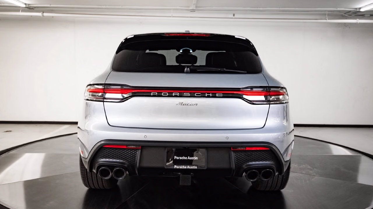 Certified 2026 Porsche Macan AWD/4WD image 6