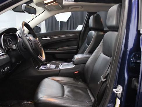 Used 2016 Chrysler 300 Limited RWD image 10